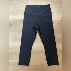 Nike Black cropped Leggings Athletic Fit